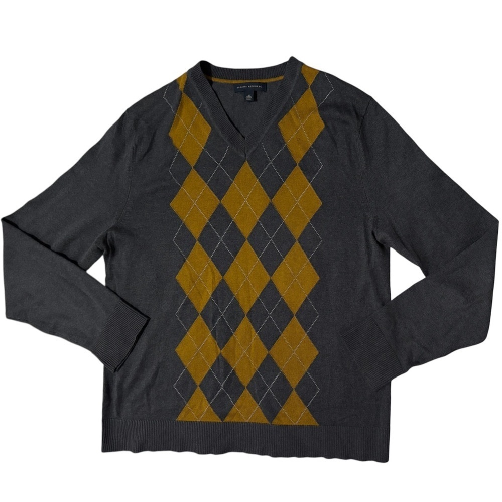 BANANA REPUBLIC Men's Gray and Gold Argyle V-Neck Sweater